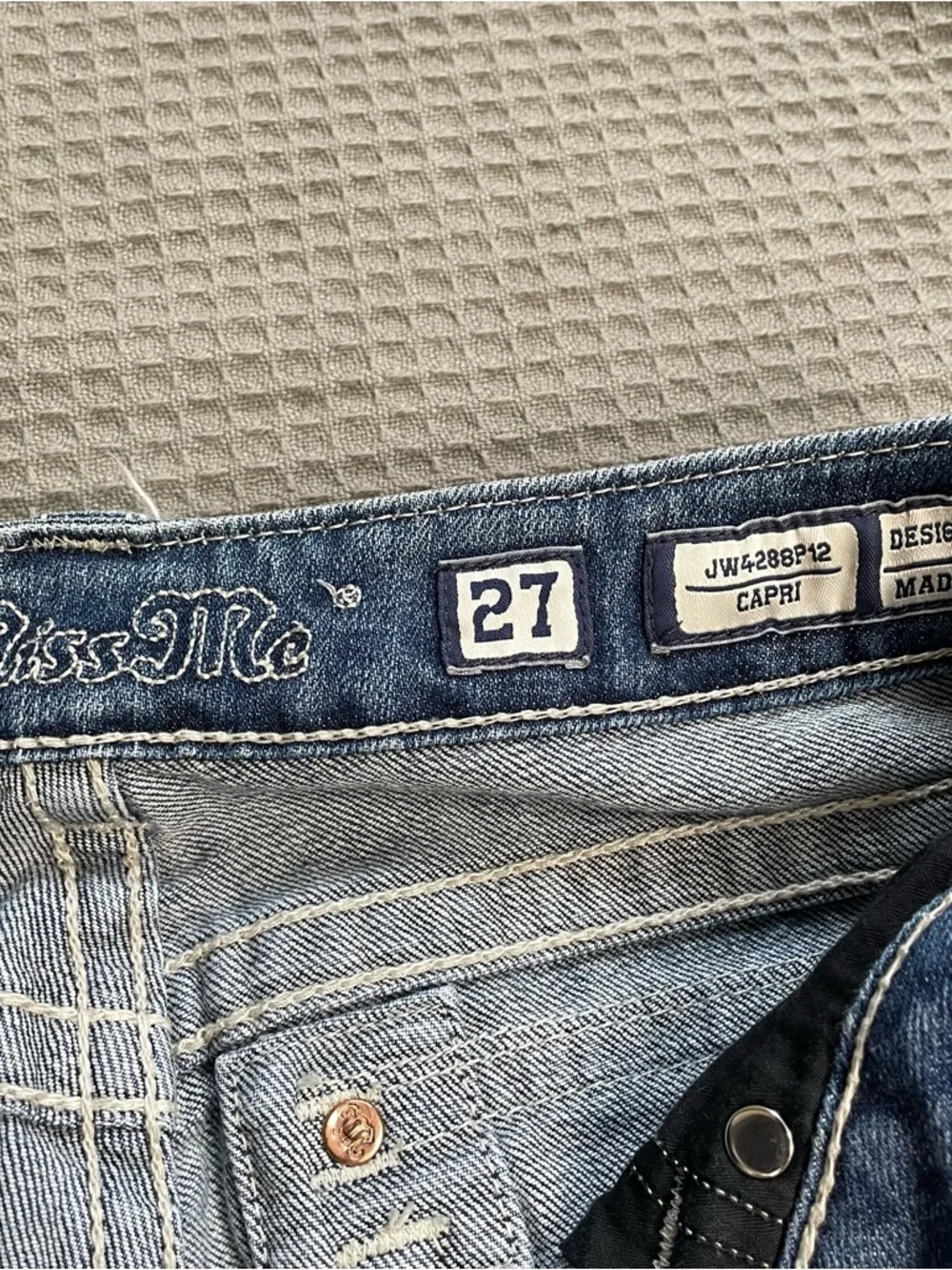 Miss Me Capri Jeans 27 Womens Studded Jeweled Buttoned‎ Back Flap Western
